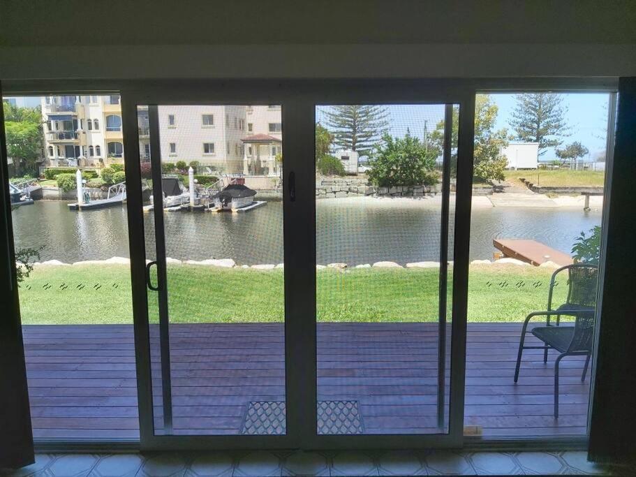 Broadwater Canal Frontage-Runaway Bay-Boat Ramp Gold Coast Exterior foto